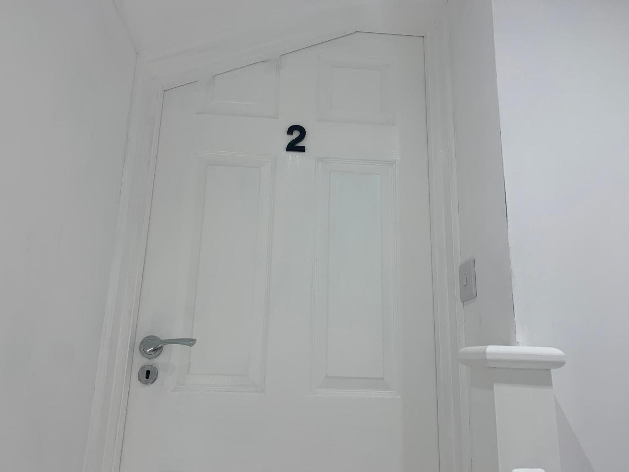 Air Conditioned Modern Double Bed Room With Private Attached Bathroom - Free Parking - Near London Heathrow Airport & Southall Broadway Esterno foto