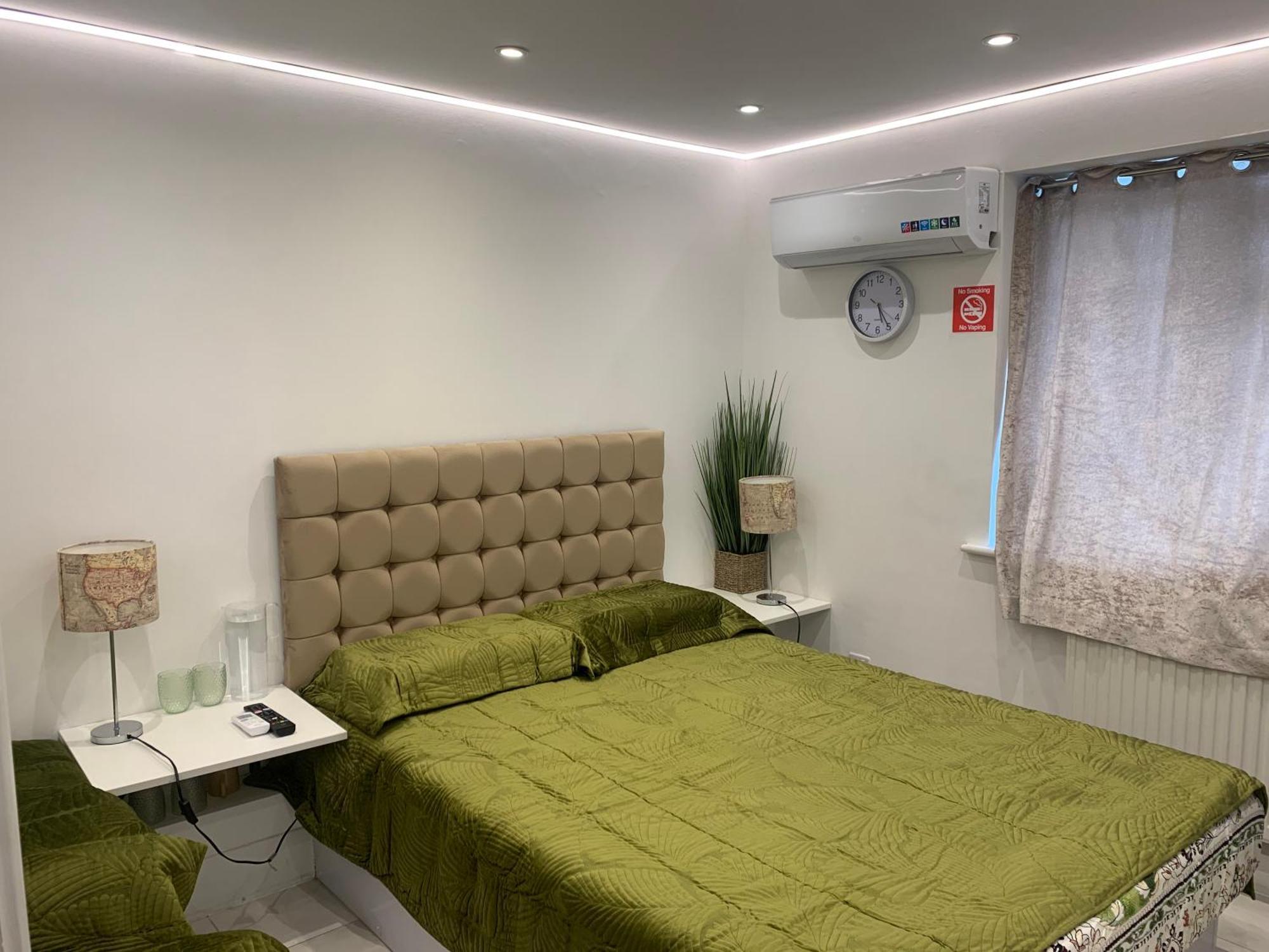 Air Conditioned Modern Double Bed Room With Private Attached Bathroom - Free Parking - Near London Heathrow Airport & Southall Broadway Esterno foto