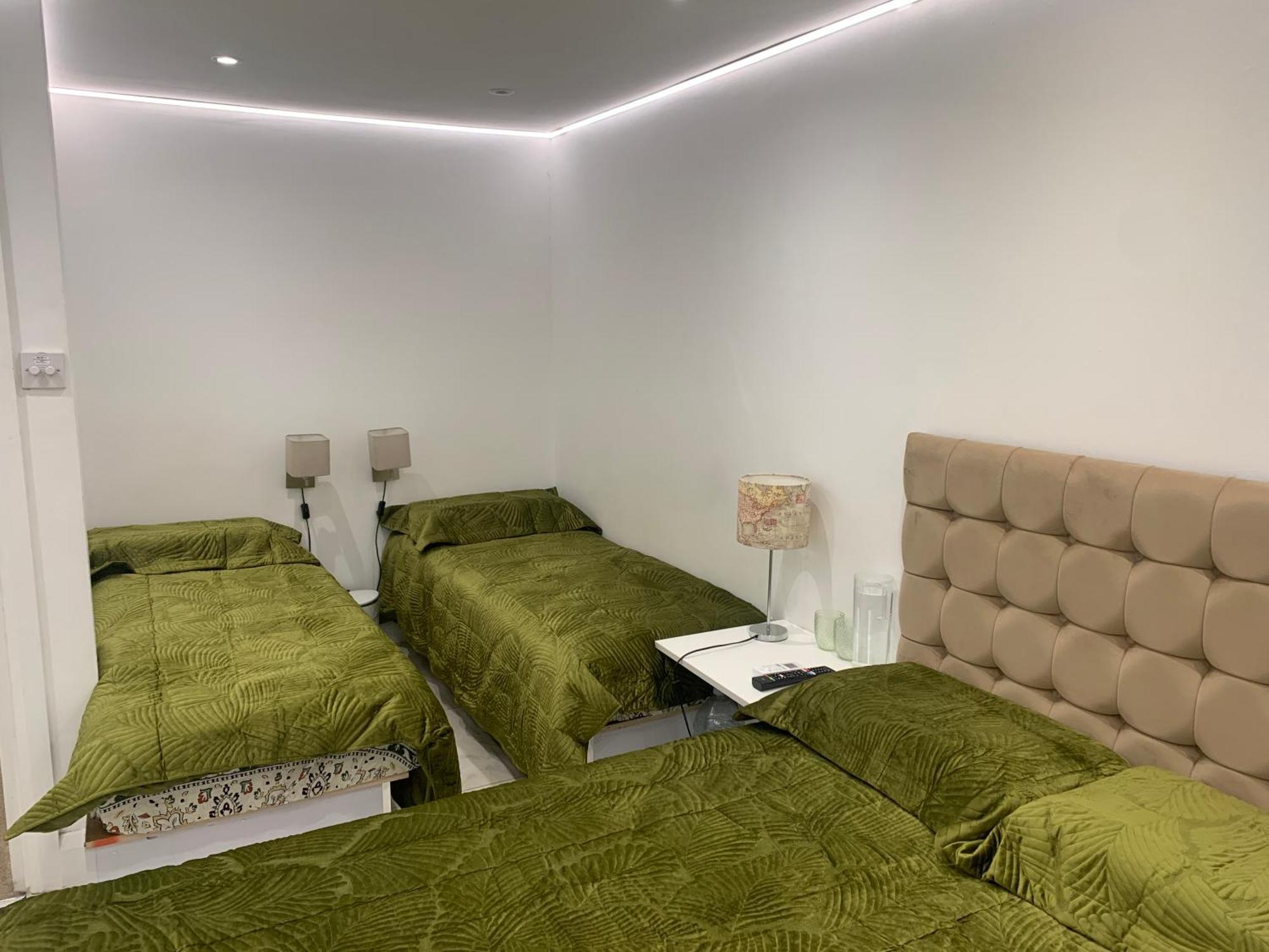 Air Conditioned Modern Double Bed Room With Private Attached Bathroom - Free Parking - Near London Heathrow Airport & Southall Broadway Esterno foto